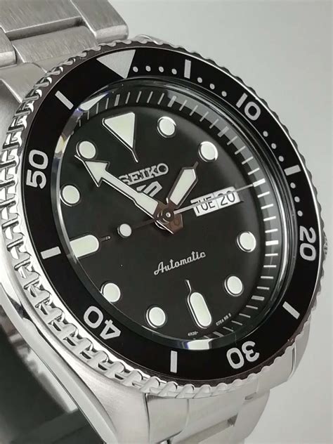 SEIKO 5 Automatic Black Dial Men's Watch .